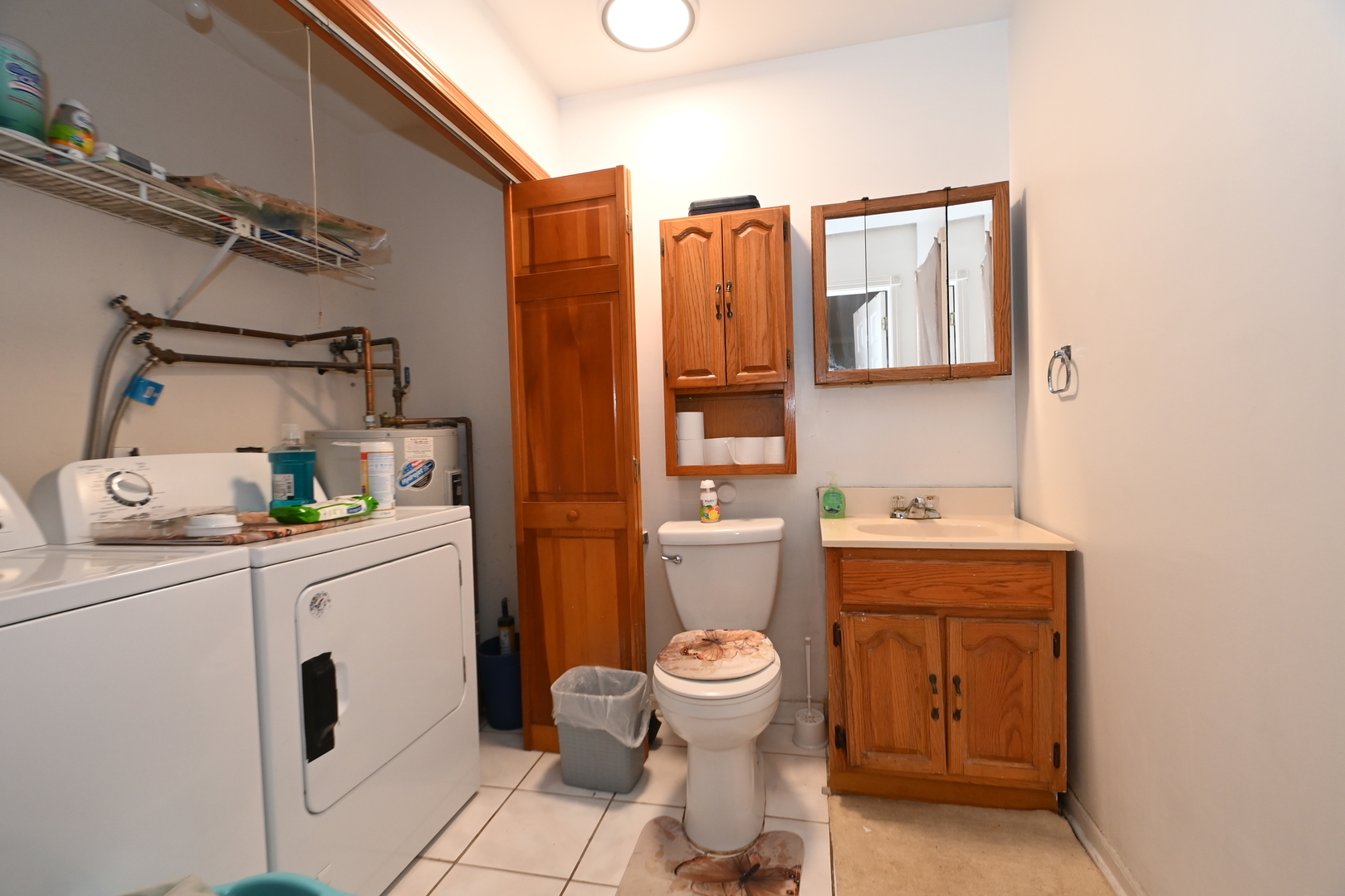 32 1st Street Wheeling, IL 60090 - Photo 11 of 14 a bathroom with a sink toilet vanity and tub