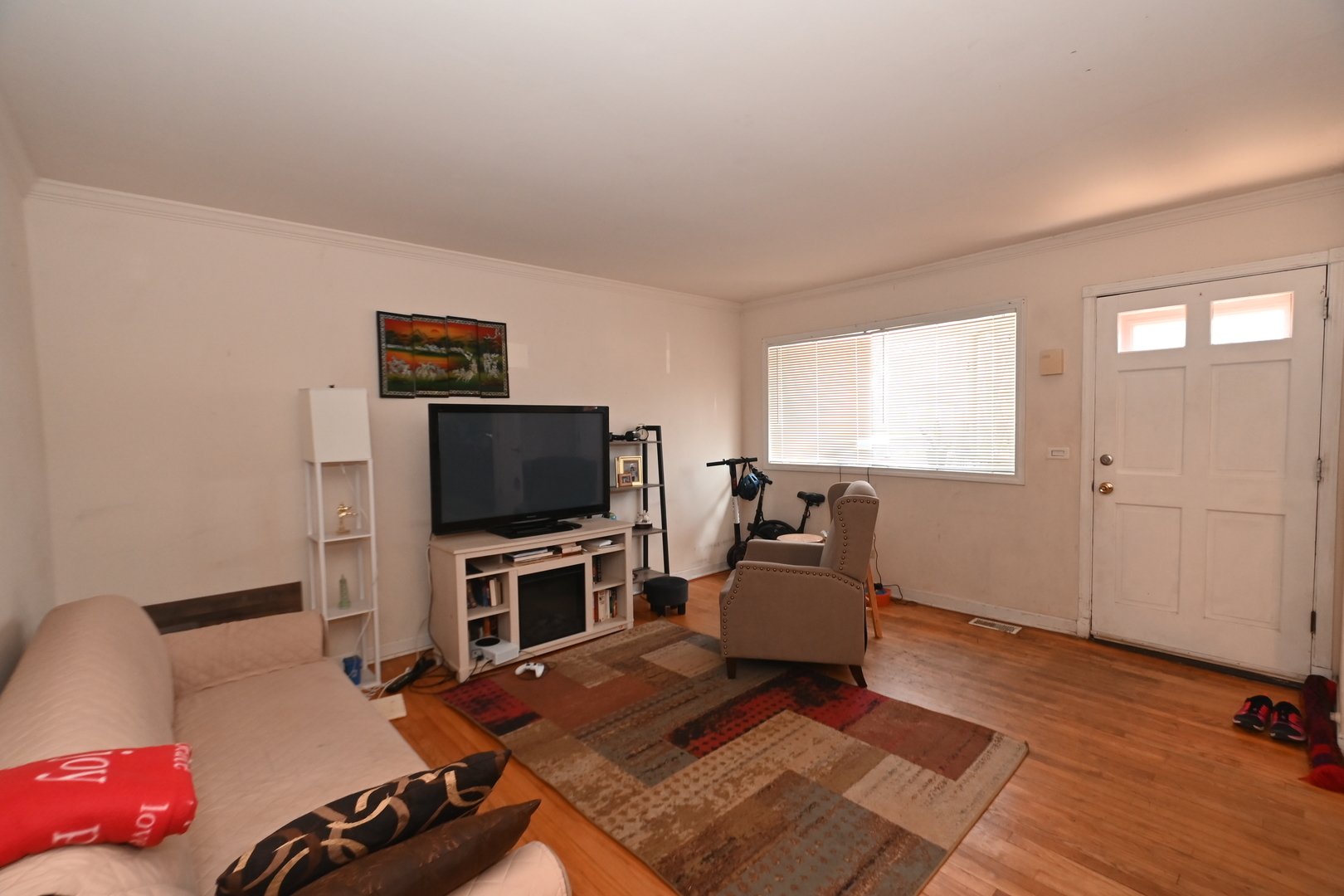 32 1st Street Wheeling, IL 60090 - Photo 2 of 14 a living room with furniture and a flat screen tv