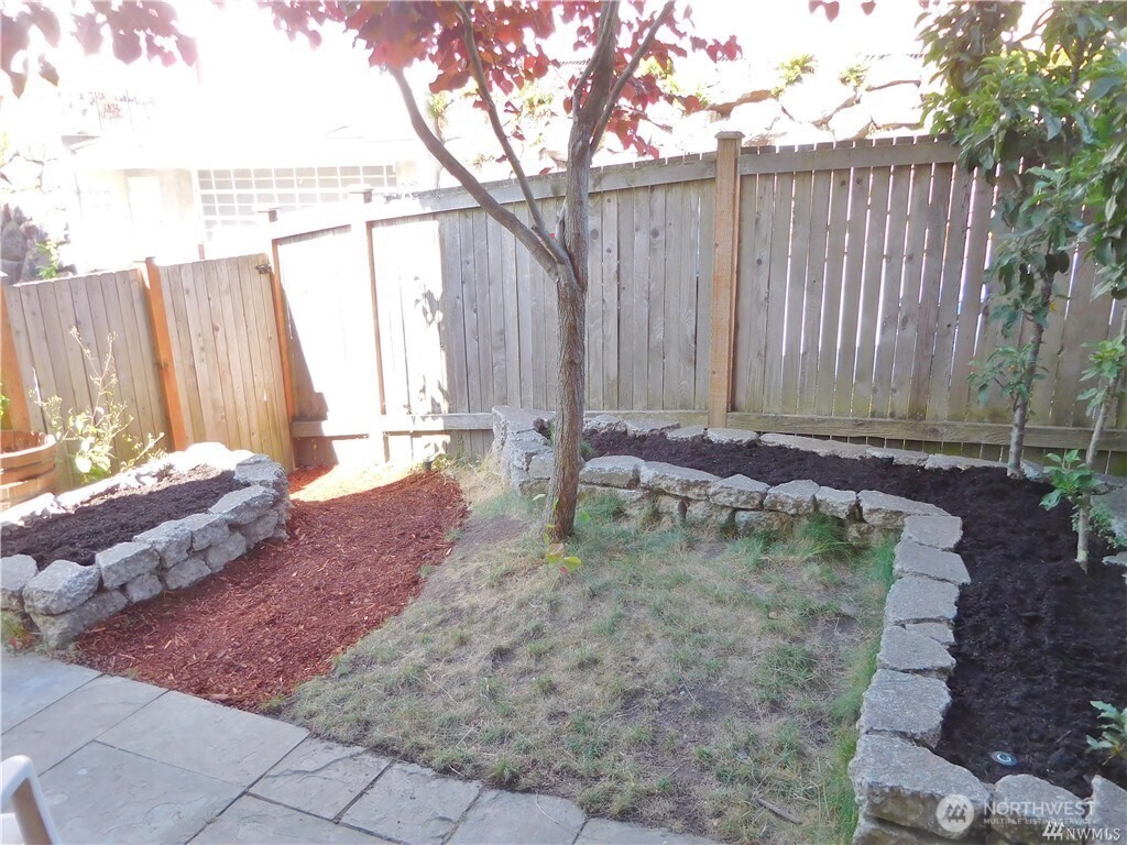 3615 Albion Place North, Unit A Seattle, WA 98103 - Photo 20 of 22