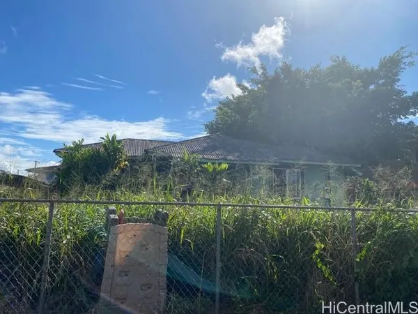a view of a house with a big yard