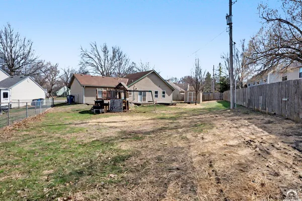 $275,000 | 1605 East 21st Place, Lawrence, KS 66046