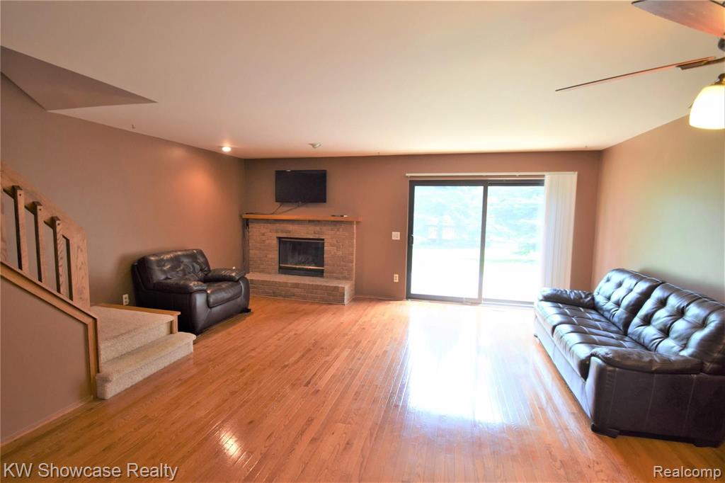 563 Tennyson Rochester Hills, MI 48307 - Photo 16 of 36