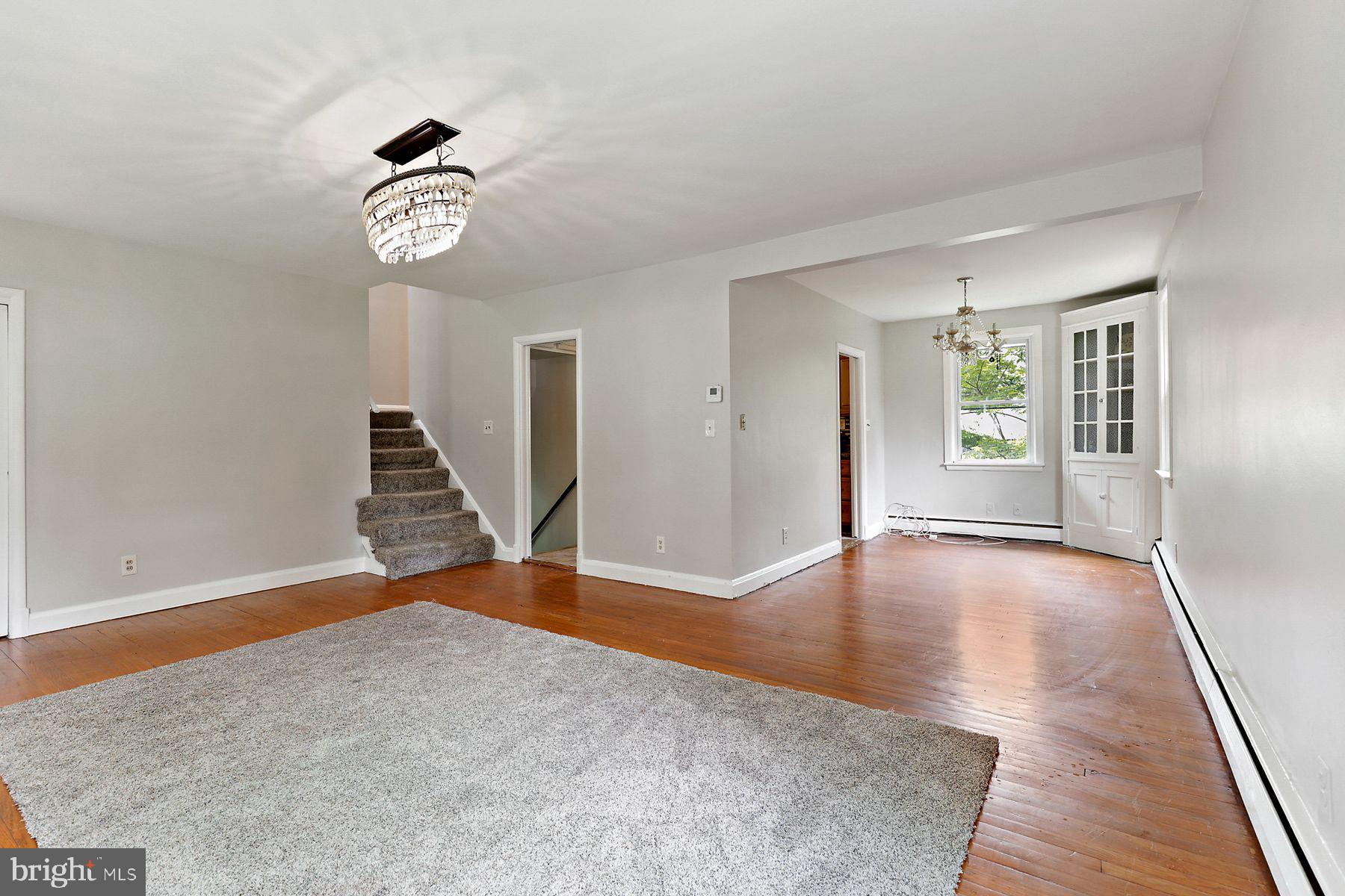 28 North Rolling Road Baltimore, MD 21228 - Photo 3 of 16