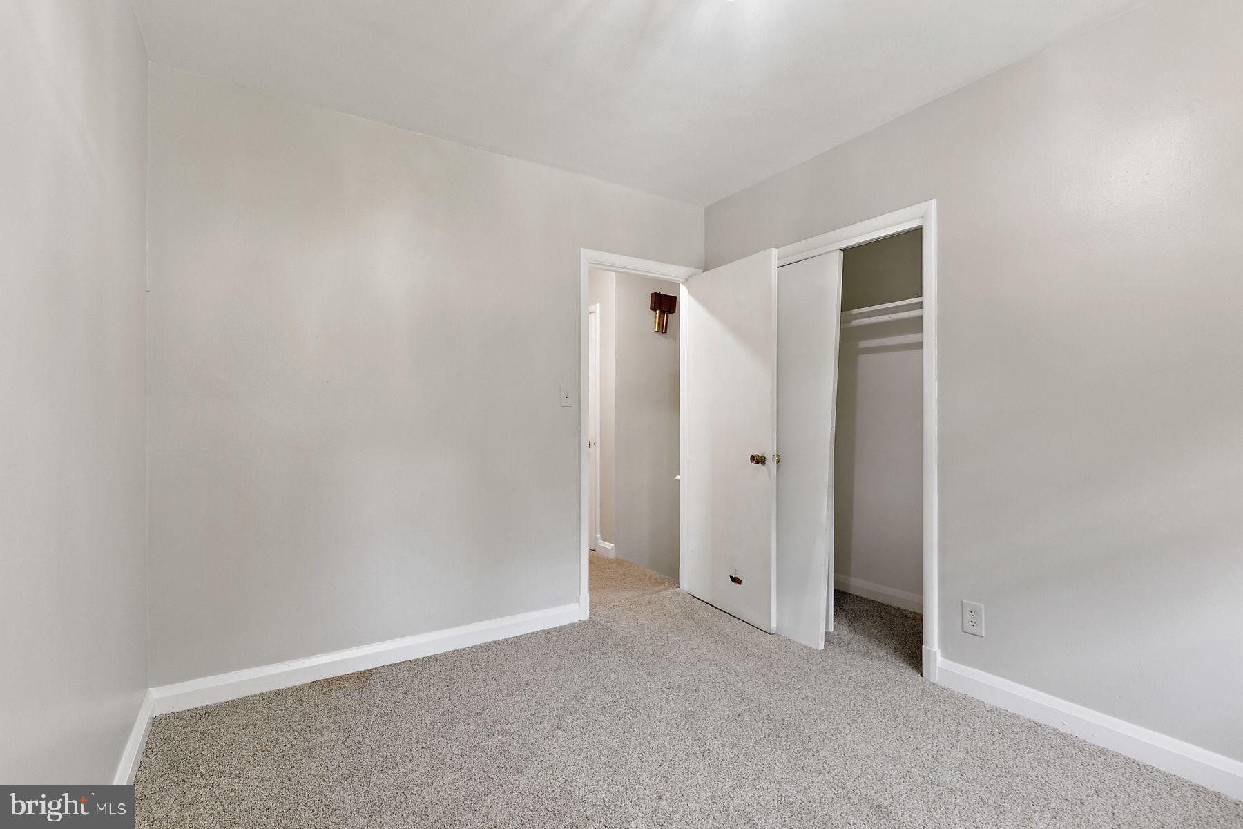 28 North Rolling Road Baltimore, MD 21228 - Photo 8 of 16