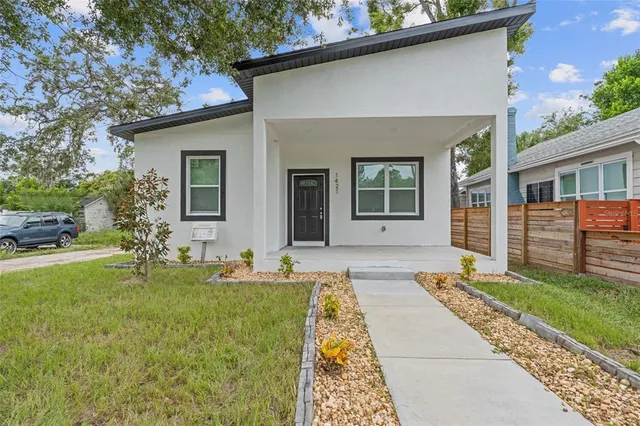 a front view of house with yard