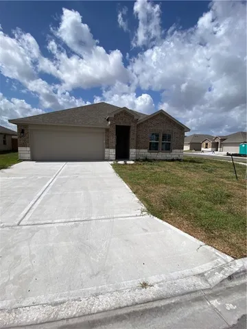 $2,400 | 1353 Greenwich Pk Lane, Corpus Christi, TX 78415