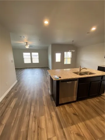 $2,400 | 1353 Greenwich Pk Lane, Corpus Christi, TX 78415