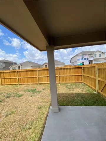 $2,400 | 1353 Greenwich Pk Lane, Corpus Christi, TX 78415