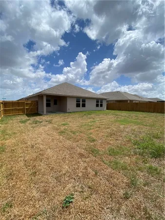 $2,400 | 1353 Greenwich Pk Lane, Corpus Christi, TX 78415