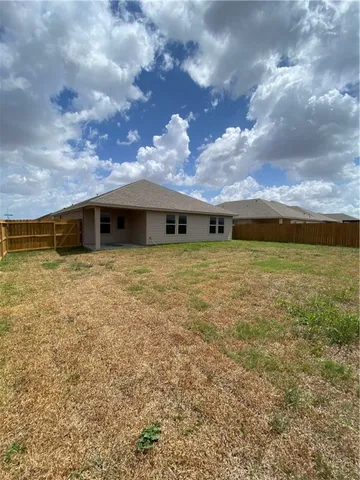 $2,400 | 1353 Greenwich Pk Lane, Corpus Christi, TX 78415