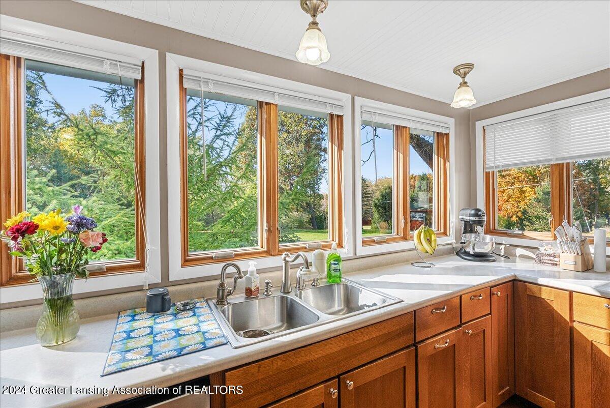 8647 Coleman Road Haslett, MI 48840 - Photo 13 of 49 32-Media Jett - 32