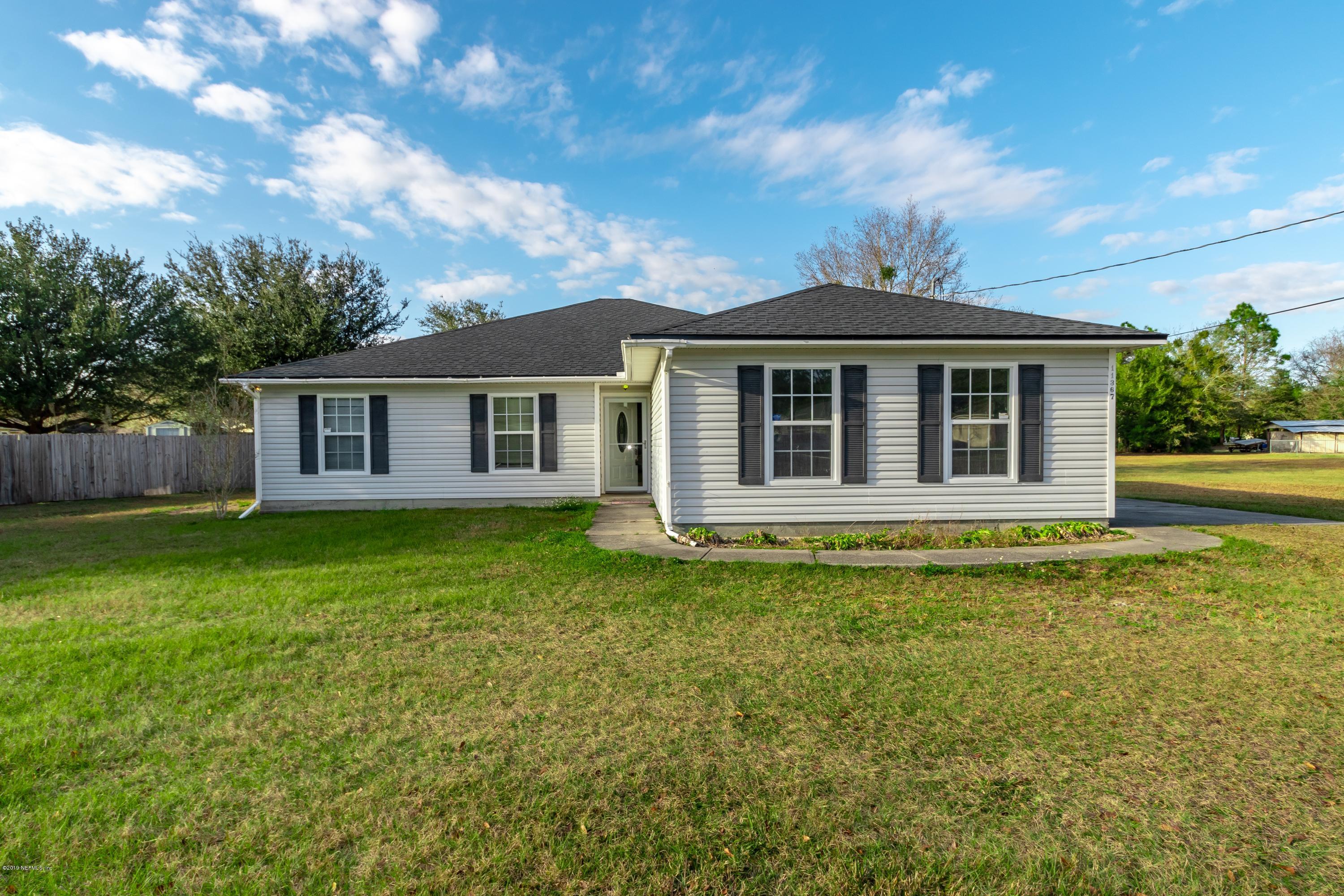 11367 Old Gainesville Road Jacksonville, FL 32221 - Photo 11 of 54 a front view of a house with a garden
