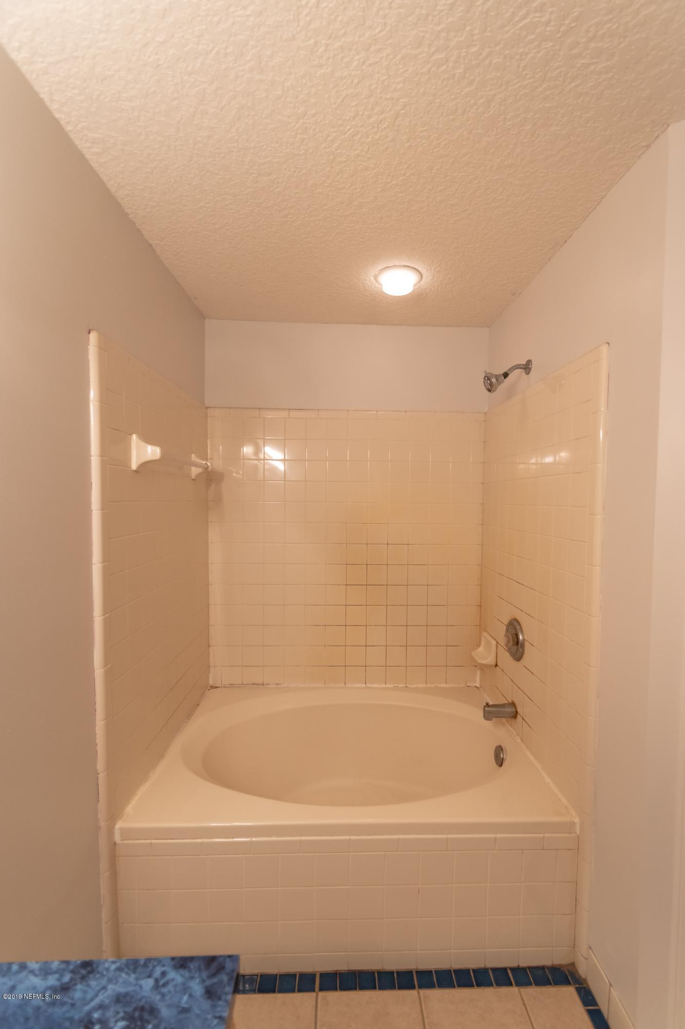 11367 Old Gainesville Road Jacksonville, FL 32221 - Photo 24 of 54 a bathroom with a bathtub