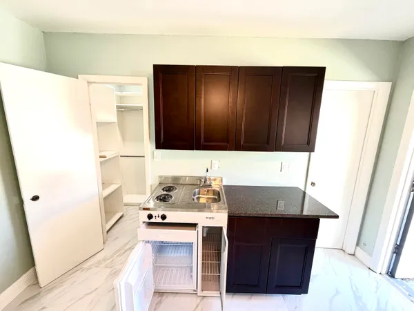 $1,000 | 218 Southwest 1st Court, Unit 218A, Pompano Beach, FL 33060