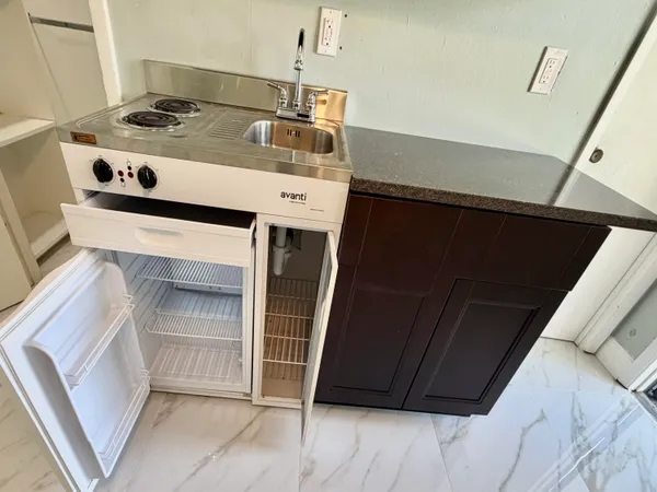 $1,000 | 218 Southwest 1st Court, Unit 218A, Pompano Beach, FL 33060
