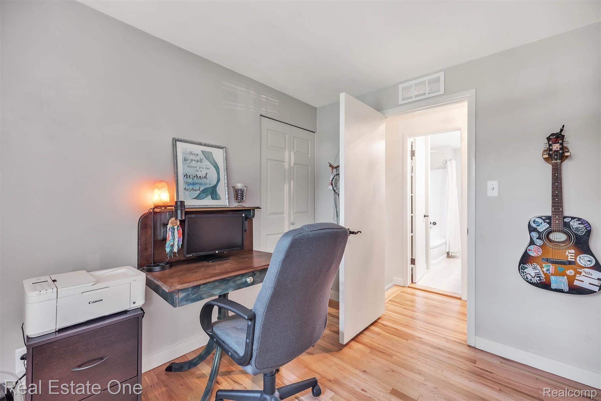 3024 Starr Road Royal Oak, MI 48073 - Photo 21 of 42 22-3024 Starr Rd-WindowStill-Real-Estate-Photography-22.jpg