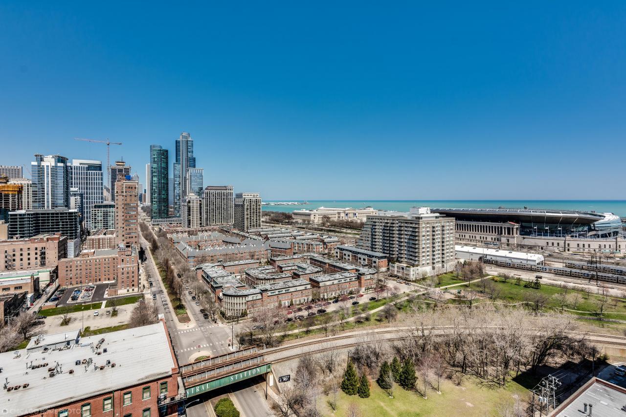 1600 South Indiana Avenue, Unit 1407 Chicago, IL 60616 - Photo 15 of 19 a view of a city with tall buildings