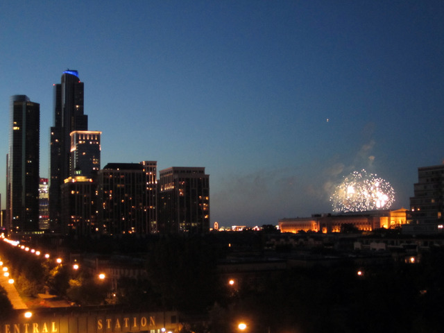 1600 South Indiana Avenue, Unit 1407 Chicago, IL 60616 - Photo 6 of 19 a night stand sitting next to a lamp