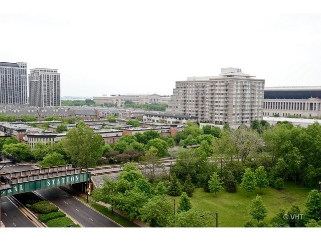 1600 South Indiana Avenue, Unit 1407 Chicago, IL 60616 - Photo 9 of 19 a view of city with tall buildings