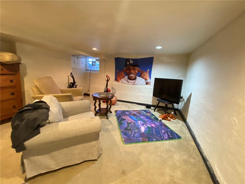 3306 Ward Street Pittsburgh, PA 15213 - Photo 10 of 12 a living room with furniture and a flat screen tv