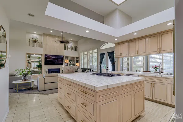 $819,000 | Undisclosed Address, Bakersfield, CA 93311