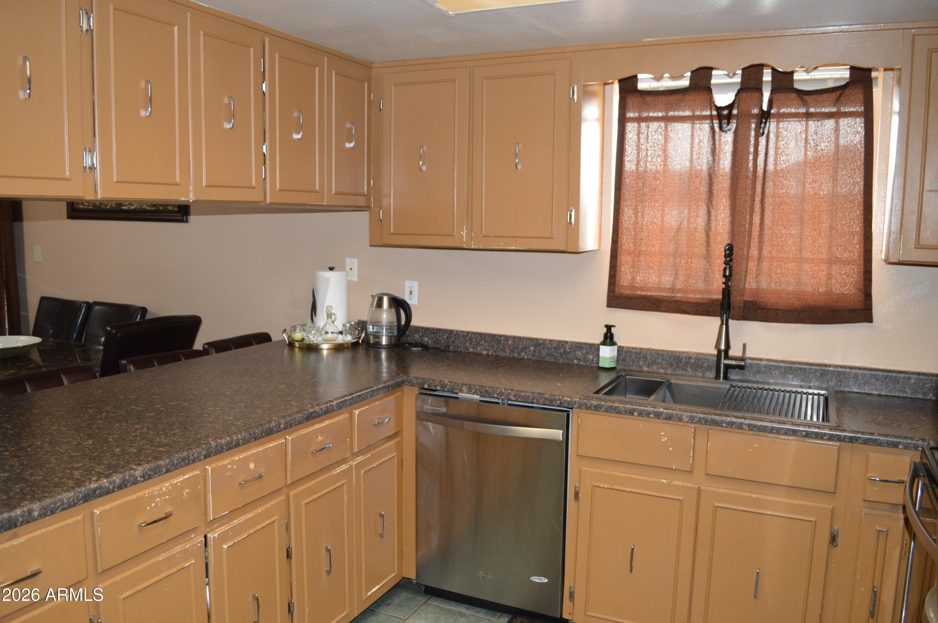 2301 West Ocotillo Road Phoenix, AZ 85015 - Photo 2 of 20 DSC_0817