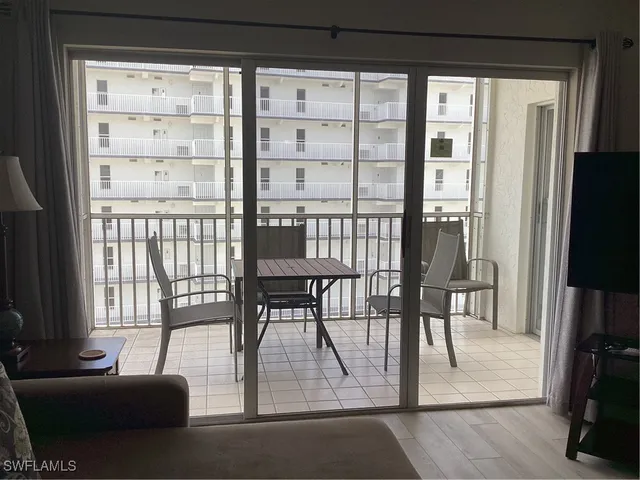 a view of a livingroom and dining room