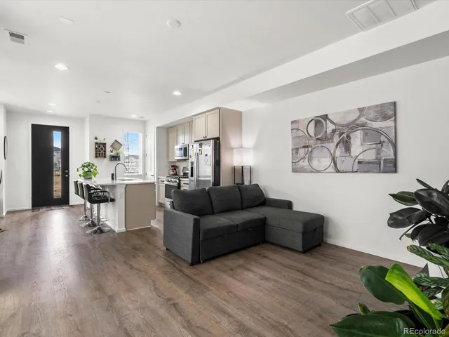 $424,000 | 24333 East 41st Avenue, Aurora, CO 80019