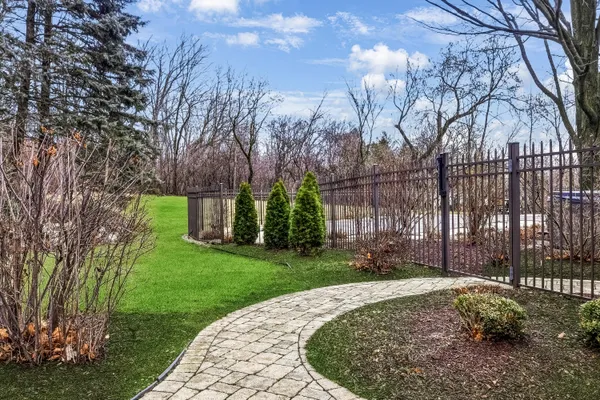 $825,000 | 1000 Silver Mist Court, Brookfield, WI 53005