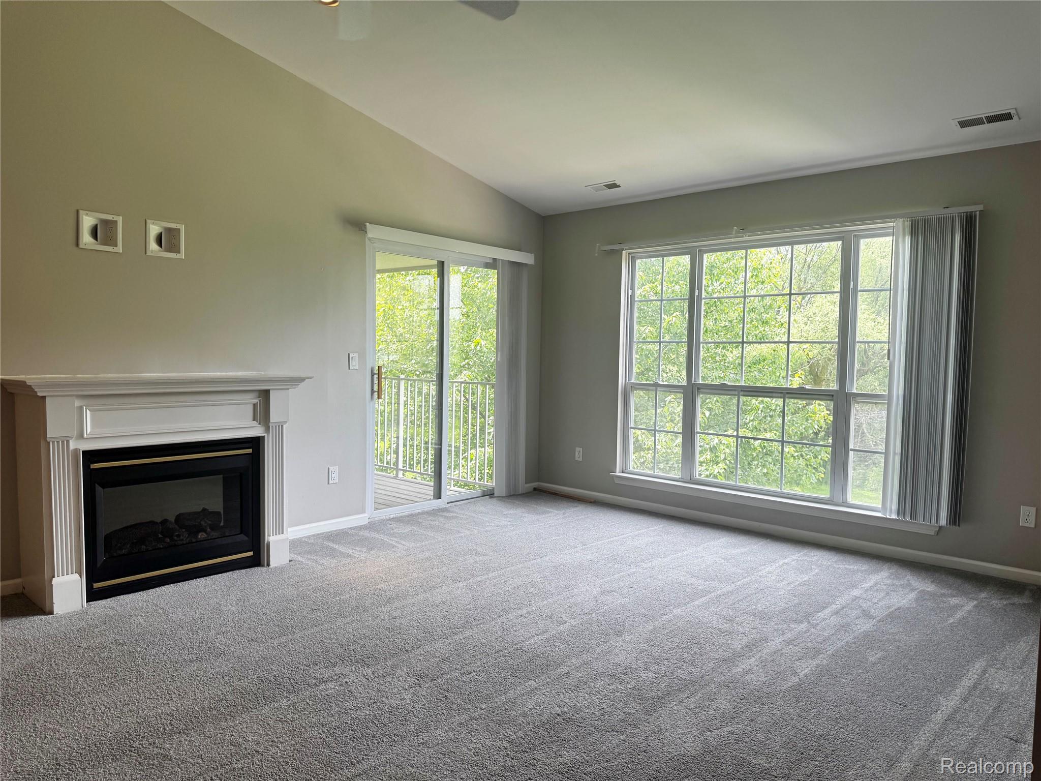 45997 Rhodes Drive Macomb, MI 48044 - Photo 5 of 23 IMG_0585.jpeg