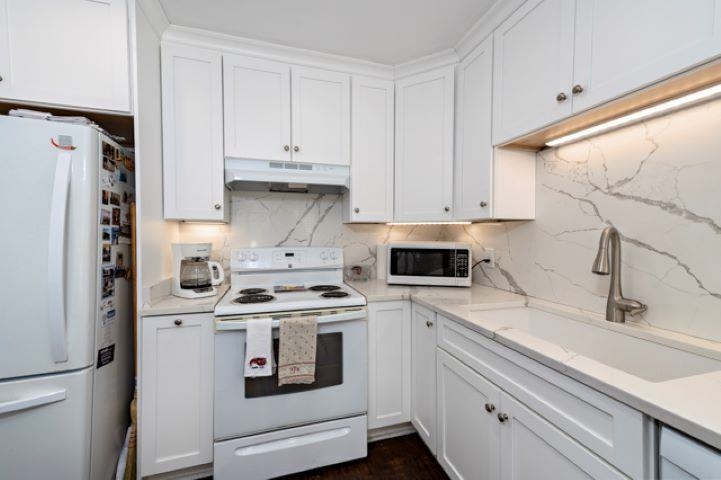 710 South Mobile Street, Unit 52 Fairhope, AL 36532 - Photo 3 of 58 Kitchen