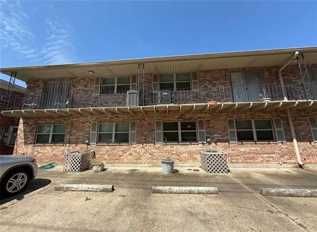 $1,150 | 812 Martin Behrman Avenue, Unit P, Metairie, LA 70005