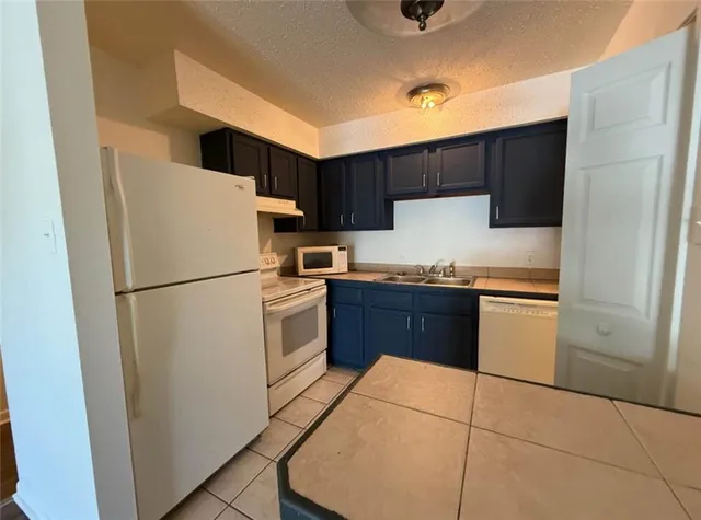 $1,150 | 812 Martin Behrman Avenue, Unit P, Metairie, LA 70005