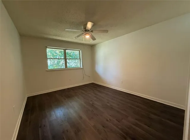 $1,150 | 812 Martin Behrman Avenue, Unit P, Metairie, LA 70005