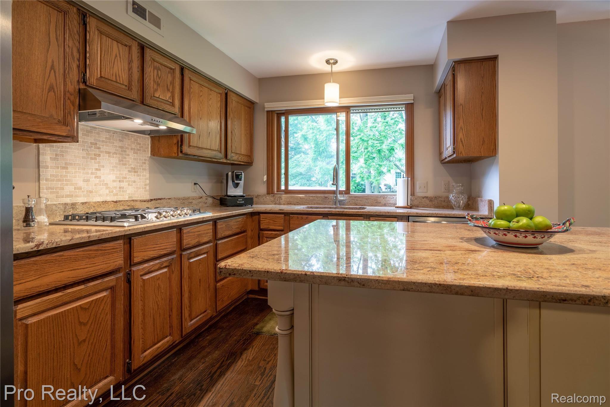 10 Chalmers Drive Rochester, MI 48309 - Photo 13 of 36 DSC02943-HDR.jpg