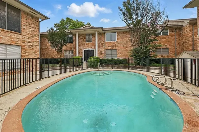 $2,850 | 8083 Meadow Road, Unit 265, Dallas, TX 75231