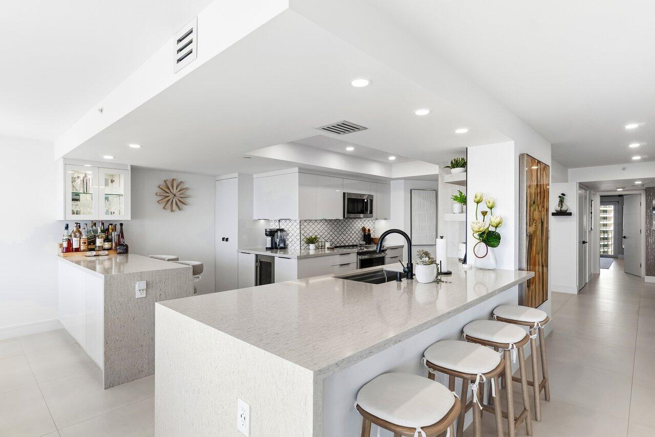 4001 North Ocean Boulevard, Unit 907 Boca Raton, FL 33431 - Photo 13 of 58 BREAKFAST BAR