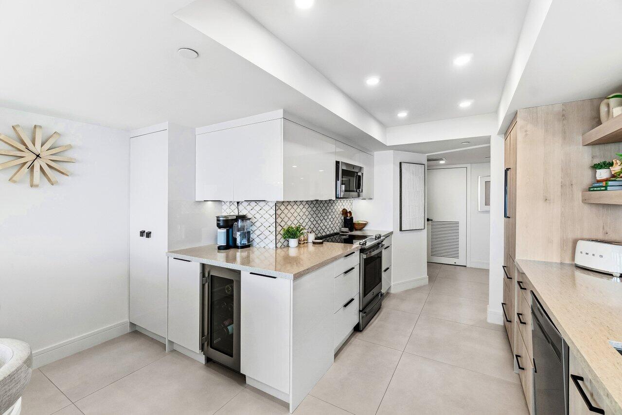 4001 North Ocean Boulevard, Unit 907 Boca Raton, FL 33431 - Photo 15 of 58 KITCHEN
