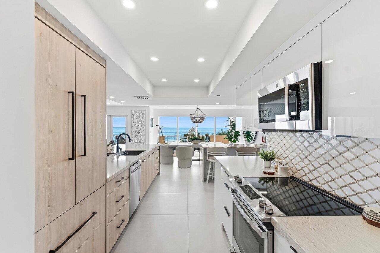 4001 North Ocean Boulevard, Unit 907 Boca Raton, FL 33431 - Photo 18 of 58 KITCHEN