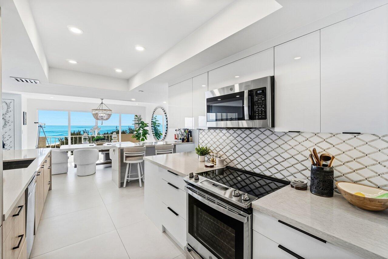 4001 North Ocean Boulevard, Unit 907 Boca Raton, FL 33431 - Photo 19 of 58 KITCHEN