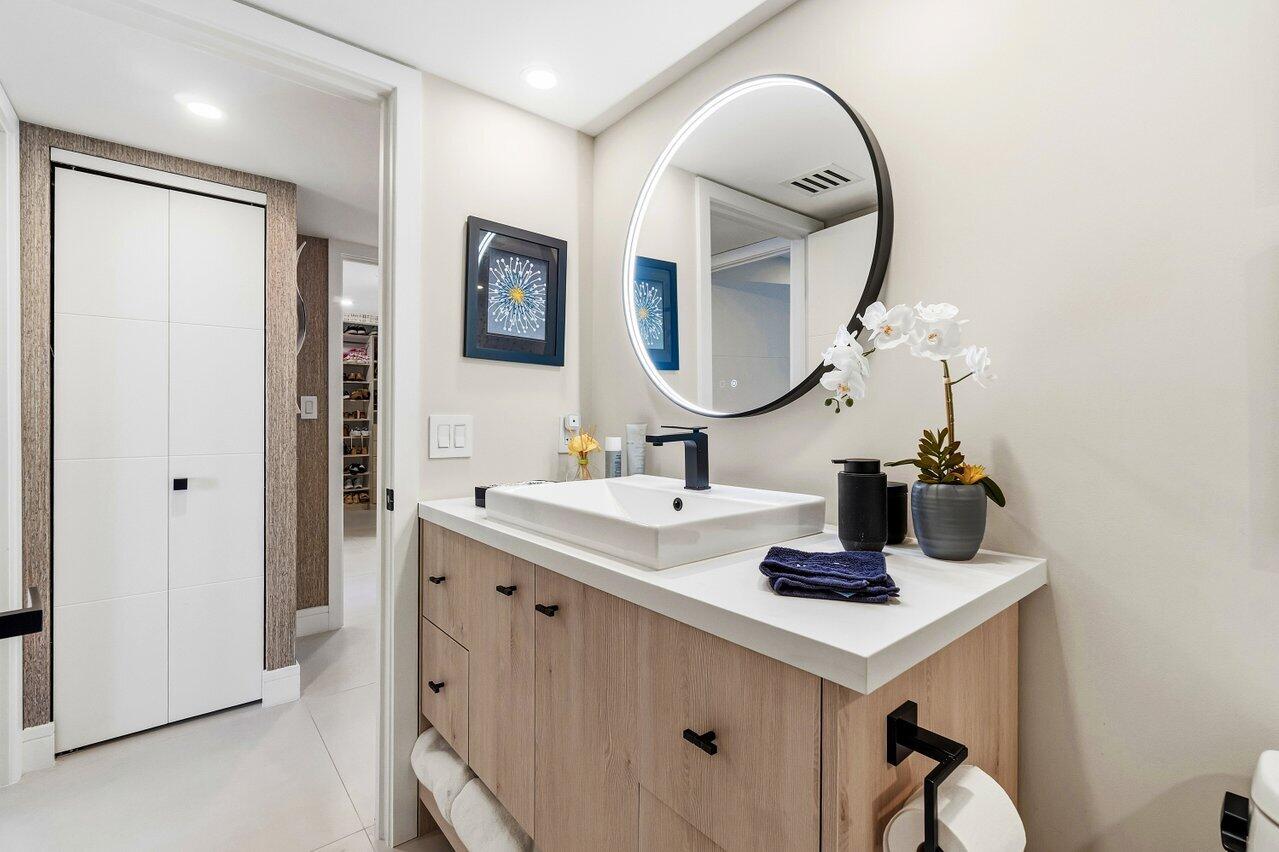 4001 North Ocean Boulevard, Unit 907 Boca Raton, FL 33431 - Photo 21 of 58 GUEST BATHROOM