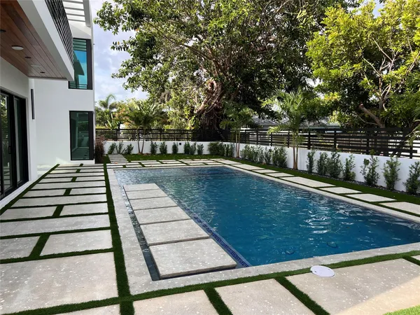 $2,880,000 | 5001 Northeast 27th Avenue, Lighthouse Point, FL 33064
