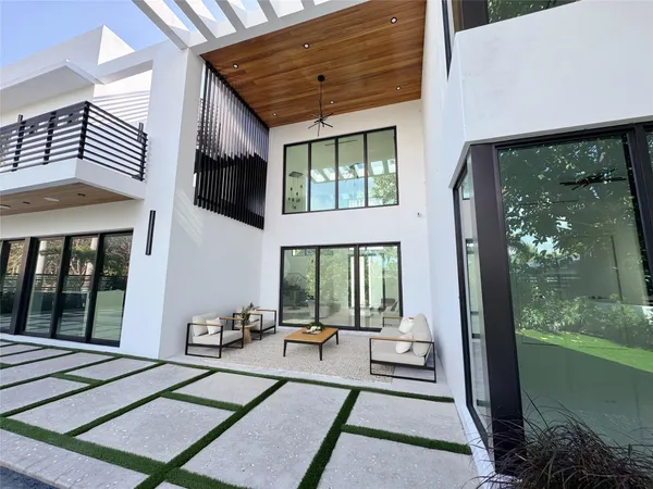 $2,880,000 | 5001 Northeast 27th Avenue, Lighthouse Point, FL 33064