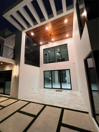 $2,880,000 | 5001 Northeast 27th Avenue, Lighthouse Point, FL 33064