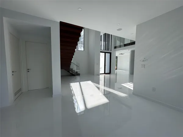 $2,880,000 | 5001 Northeast 27th Avenue, Lighthouse Point, FL 33064