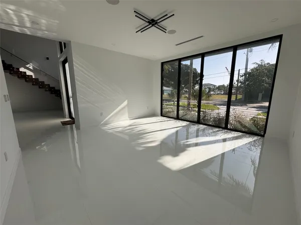 $2,880,000 | 5001 Northeast 27th Avenue, Lighthouse Point, FL 33064