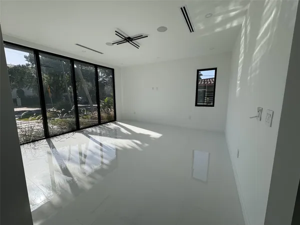 $2,880,000 | 5001 Northeast 27th Avenue, Lighthouse Point, FL 33064