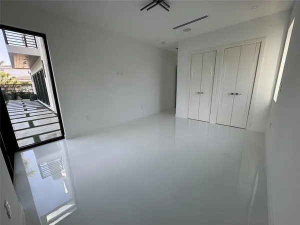 $2,880,000 | 5001 Northeast 27th Avenue, Lighthouse Point, FL 33064