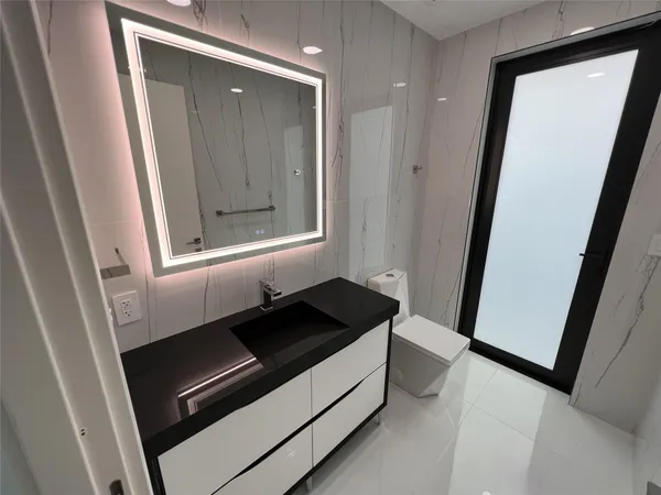 $2,880,000 | 5001 Northeast 27th Avenue, Lighthouse Point, FL 33064