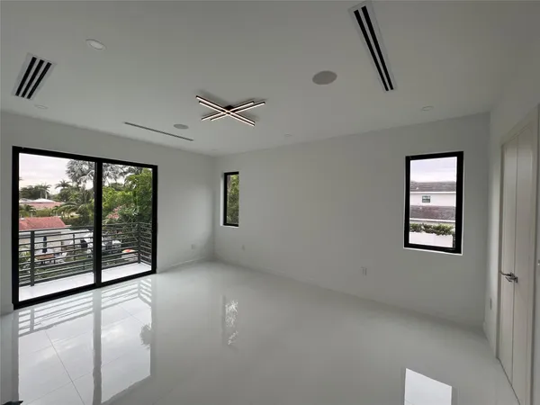 $2,880,000 | 5001 Northeast 27th Avenue, Lighthouse Point, FL 33064